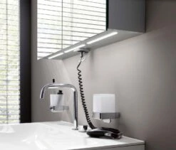 Emco Pure 2 Style Aufputz-Lichtspiegelschrank 979705303 800x721mm, Mit LED-Aufsatzleuchte, 2-türig, Aluminium -Heimwerkzeuge Emco pure 2 Style Aufputz Lichtspiegelschrank 979705303 800x721mm mit LED Aufsatzleuchte 2 tuerig Aluminium 4